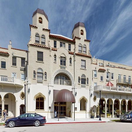 Palm Beach Hotel & Sunrise Cottage Exterior photo