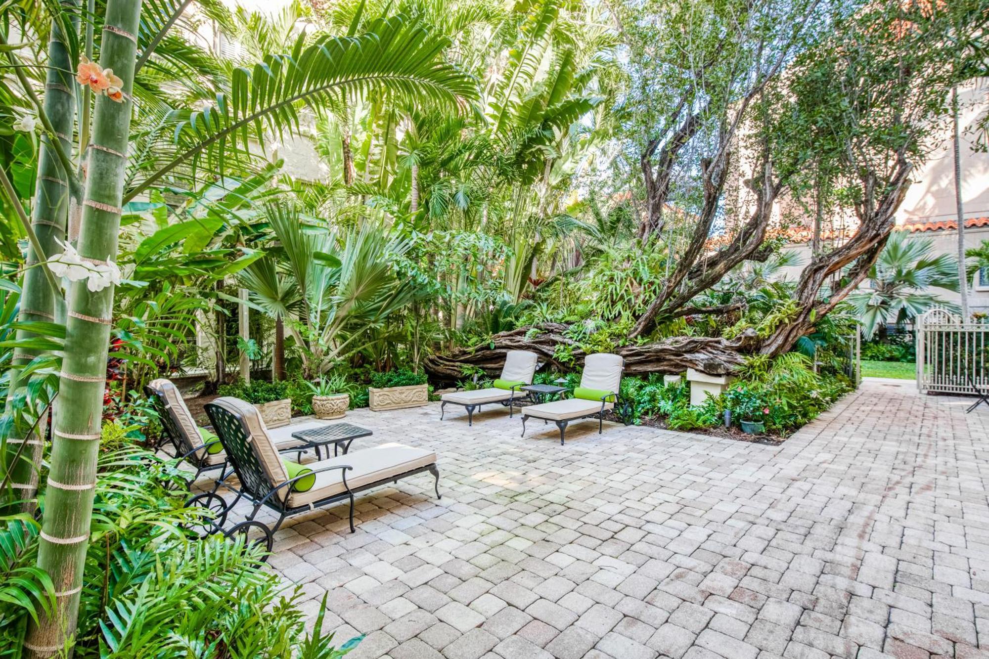 Palm Beach Hotel & Sunrise Cottage Room photo