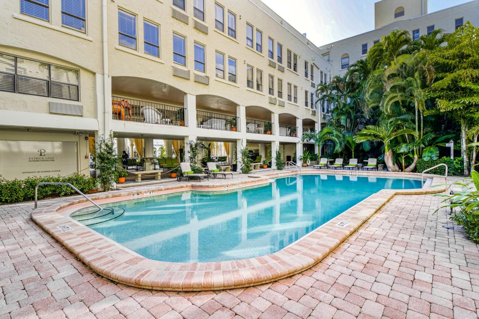 Palm Beach Hotel & Sunrise Cottage Room photo