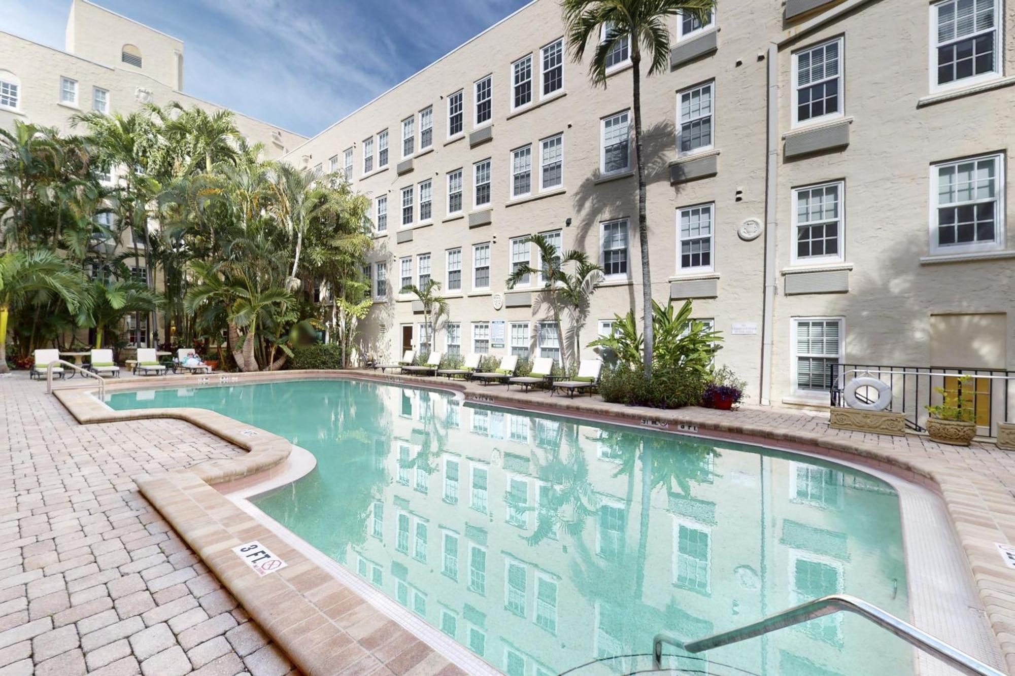 Palm Beach Hotel & Sunrise Cottage Exterior photo